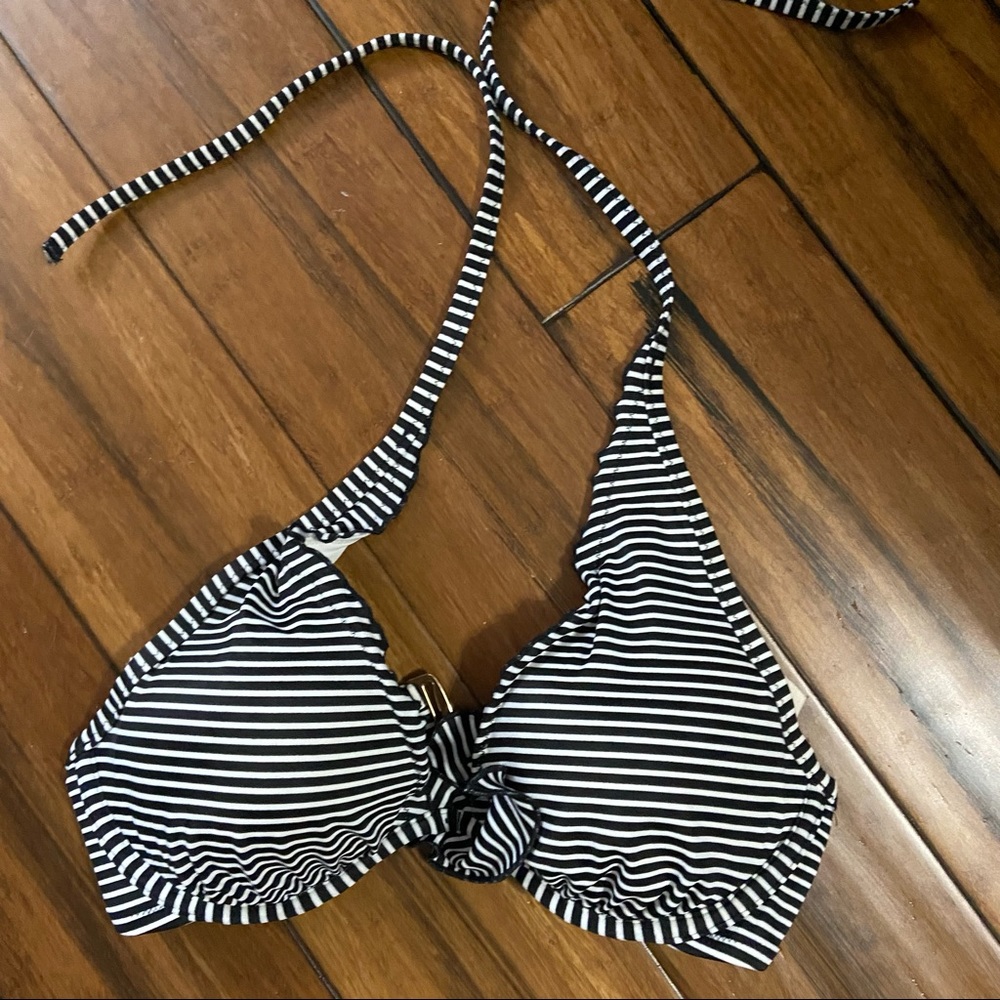 3/30$ VS Ruffle Halter Bikini Top. 34D